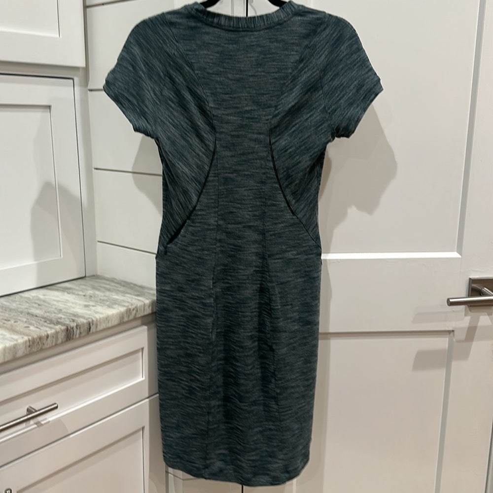 (6195) LULULEMON &go Where-To Dress *Short Sleeve - Sz 6 -Heathered Dk Fu…
