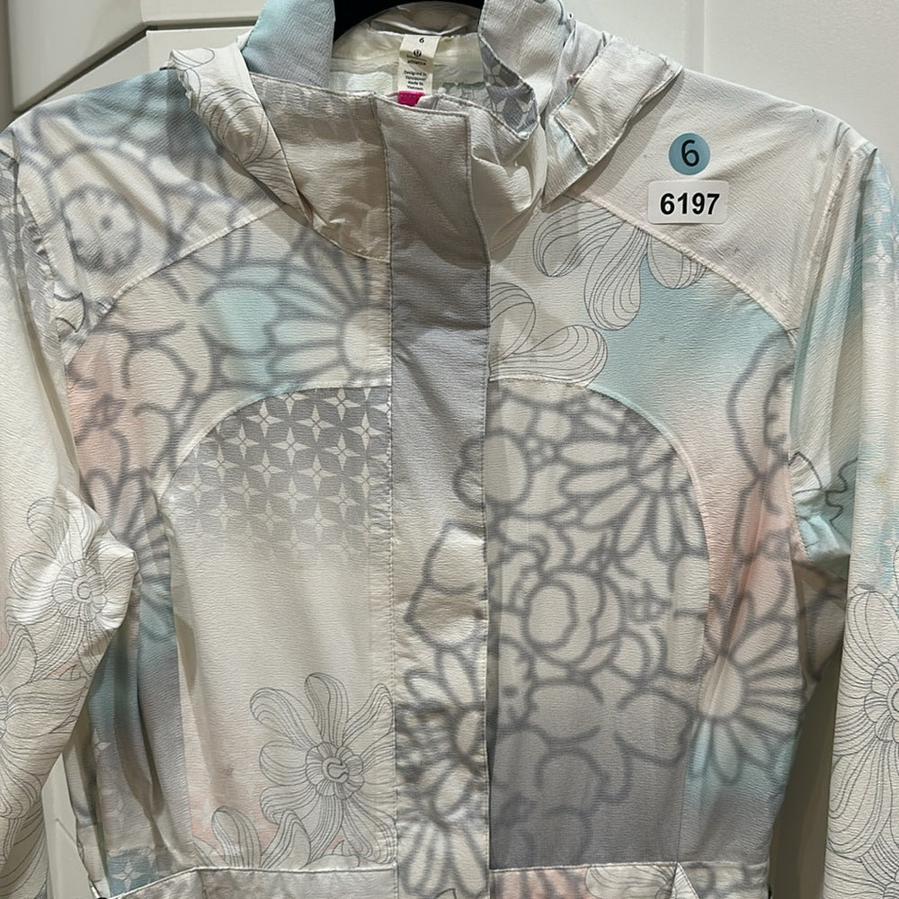 (6197) LULULEMON Floral Dove Light Weight Trench Sz 6 With LLL LOGO *FLAW *RARE