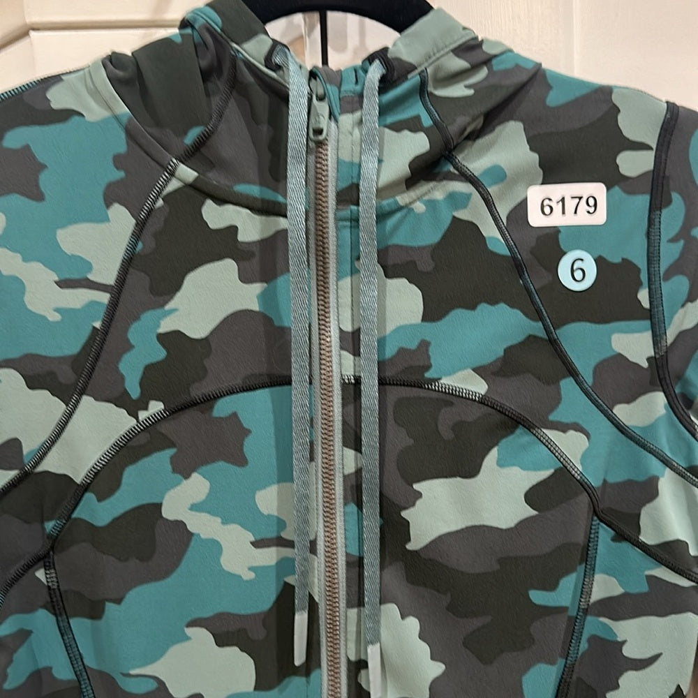 (6179) LULULEMON Hooded Define Jack Sz 6 / Heritage 365 Camo Tidewater Teal *EUC