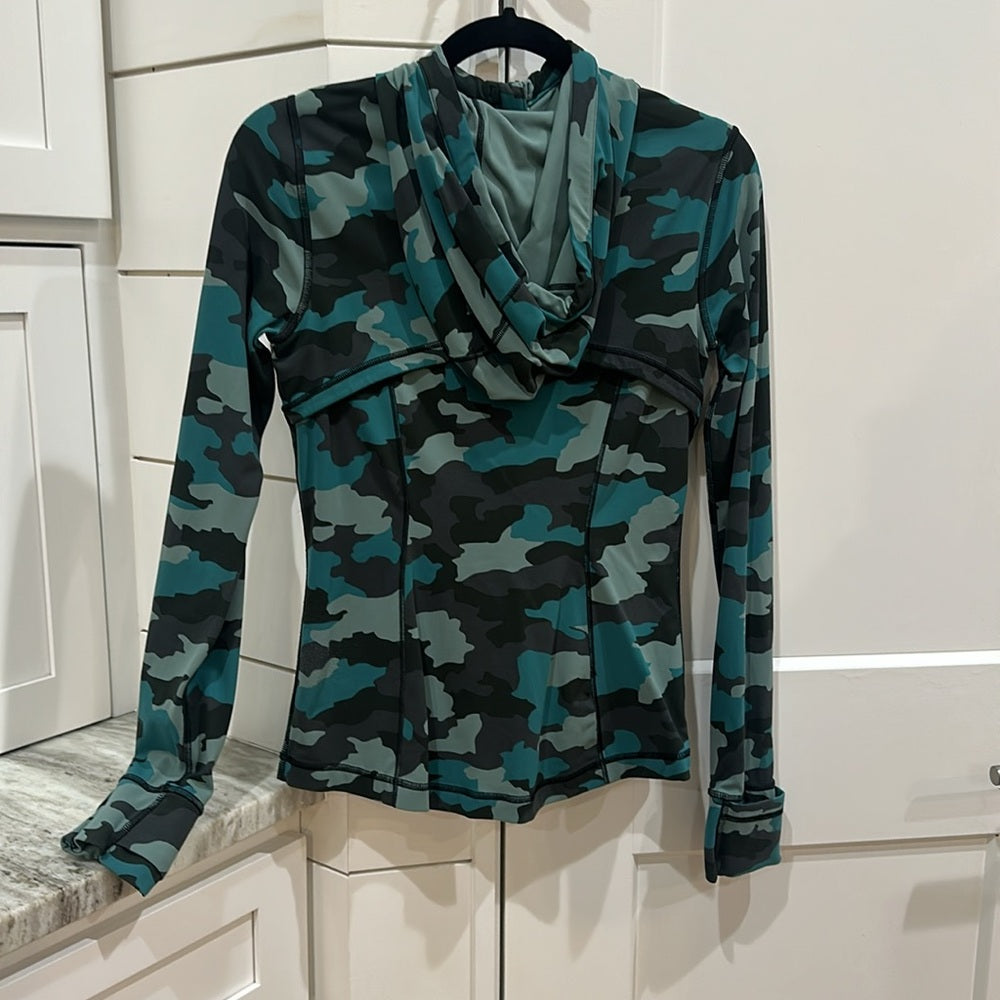 (6179) LULULEMON Hooded Define Jack Sz 6 / Heritage 365 Camo Tidewater Teal *EUC