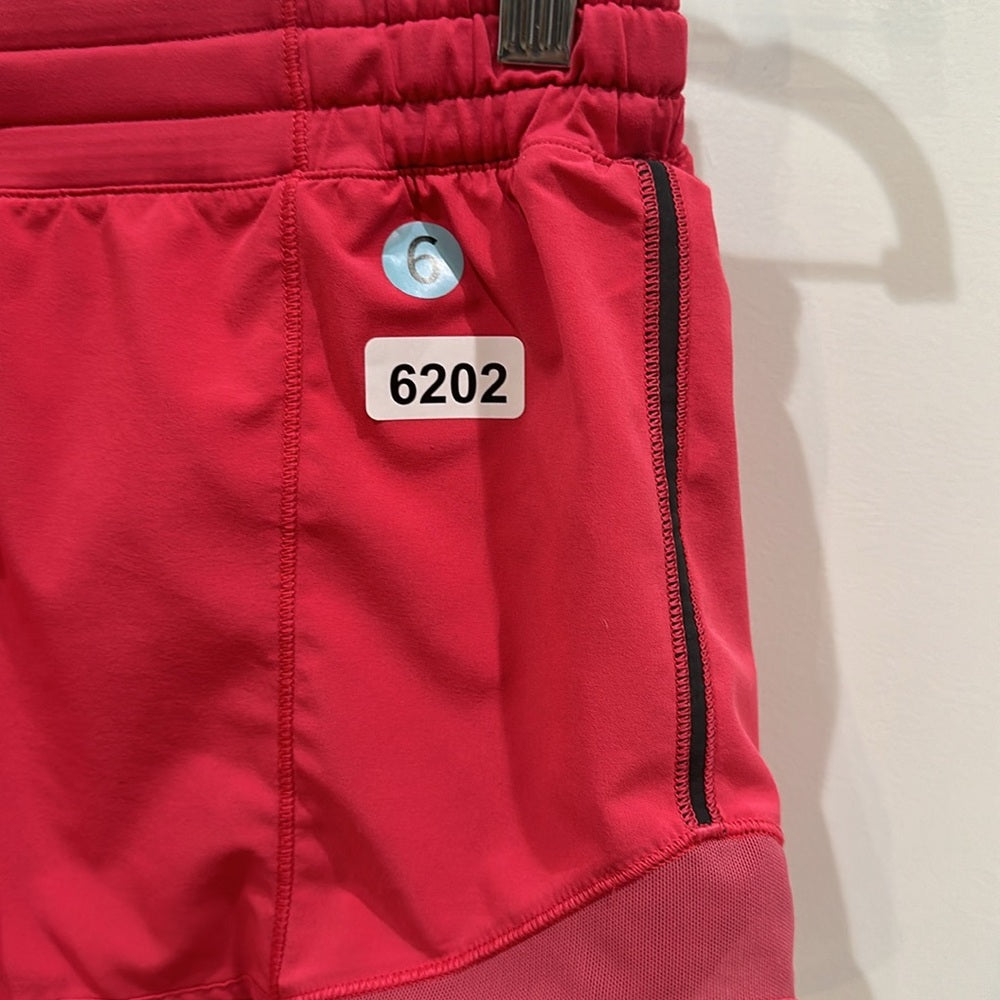 (6202) LULULEMON Hotty Hot Short  4" in Sz 6 in Boom Juice *LOVED *GUC