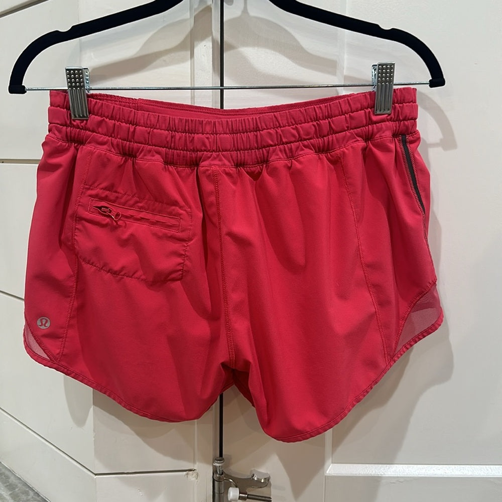 (6202) LULULEMON Hotty Hot Short  4" in Sz 6 in Boom Juice *LOVED *GUC