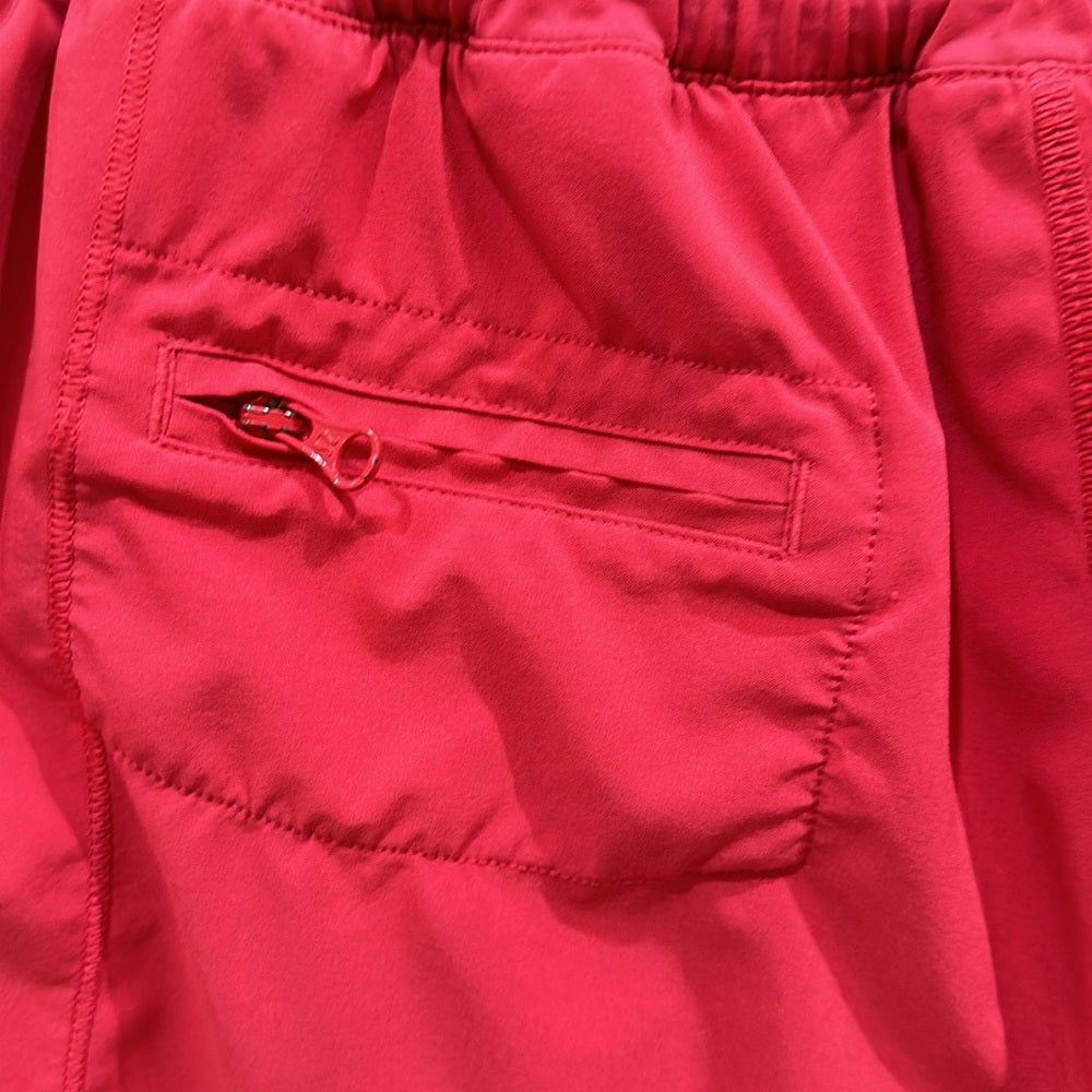 (6202) LULULEMON Hotty Hot Short  4" in Sz 6 in Boom Juice *LOVED *GUC