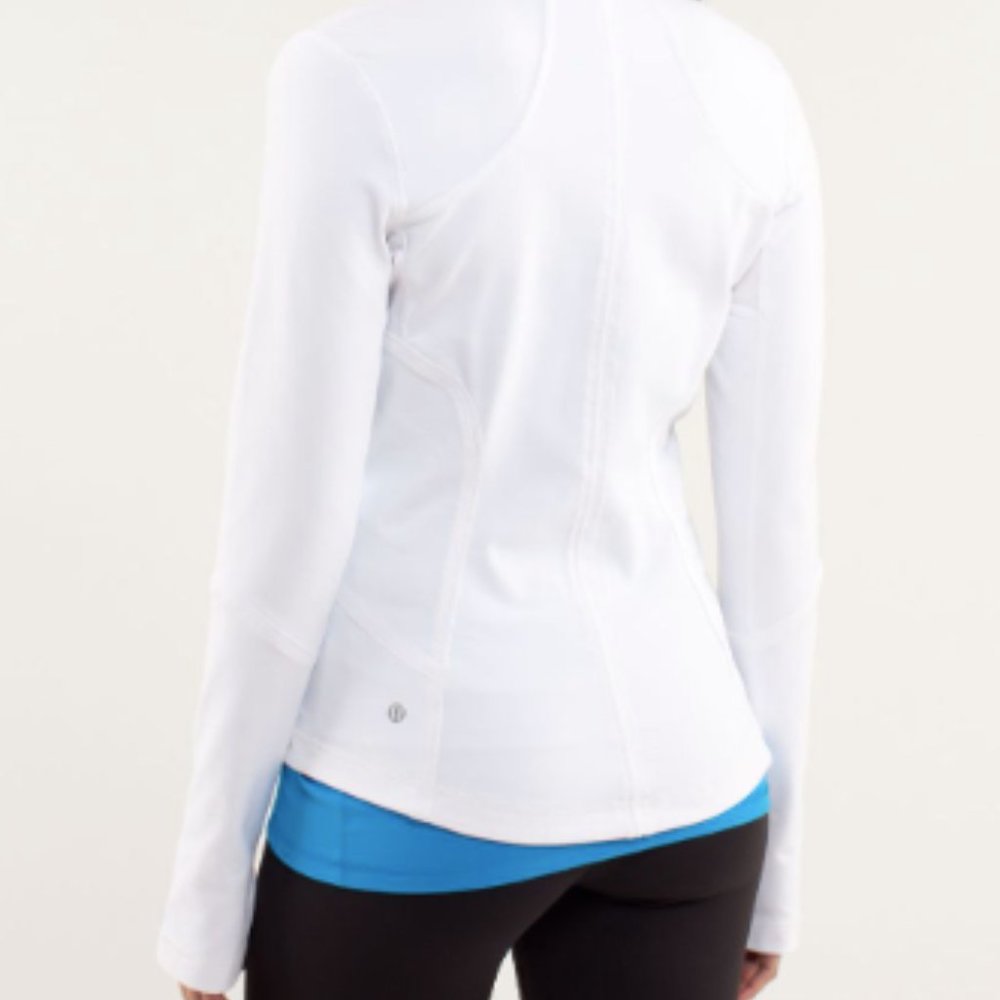 (2181) LULULEMON FORME JACKET - P2P=15.5" **minor flaw