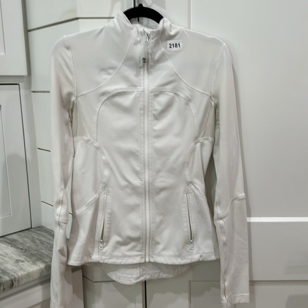(2181) LULULEMON FORME JACKET - P2P=15.5" **minor flaw