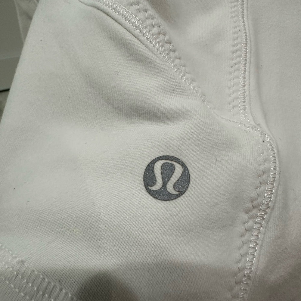 (2181) LULULEMON FORME JACKET - P2P=15.5" **minor flaw