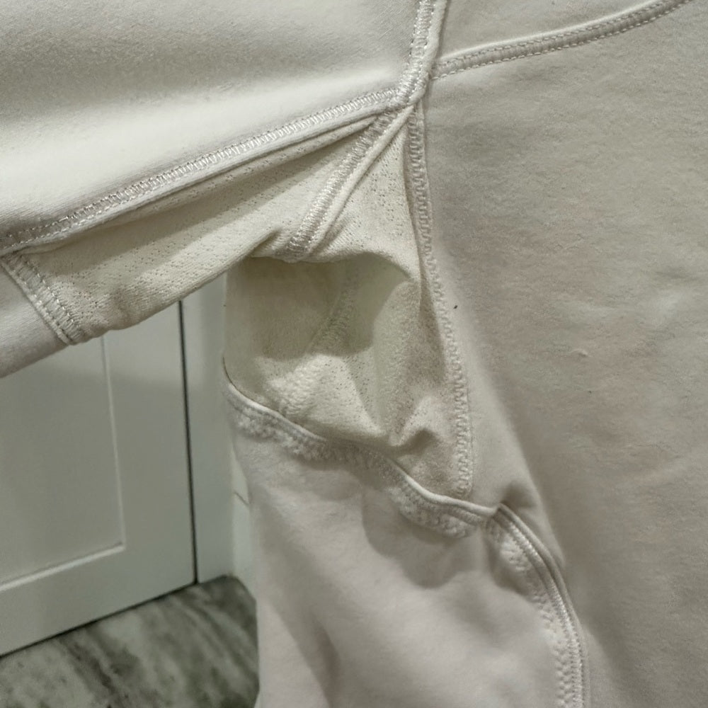 (2181) LULULEMON FORME JACKET - P2P=15.5" **minor flaw