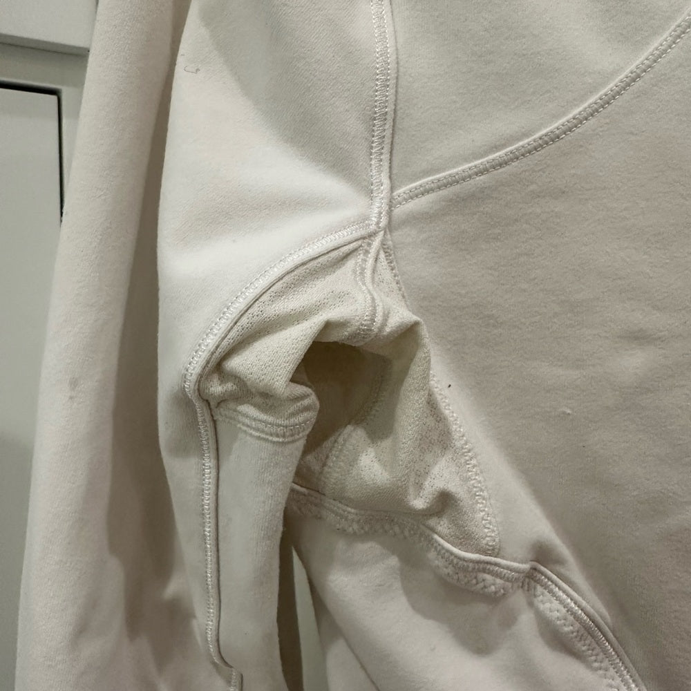 (2181) LULULEMON FORME JACKET - P2P=15.5" **minor flaw