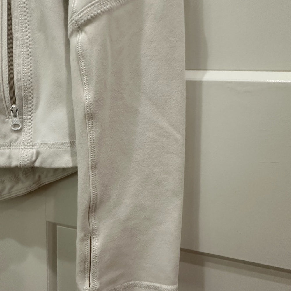 (2181) LULULEMON FORME JACKET - P2P=15.5" **minor flaw