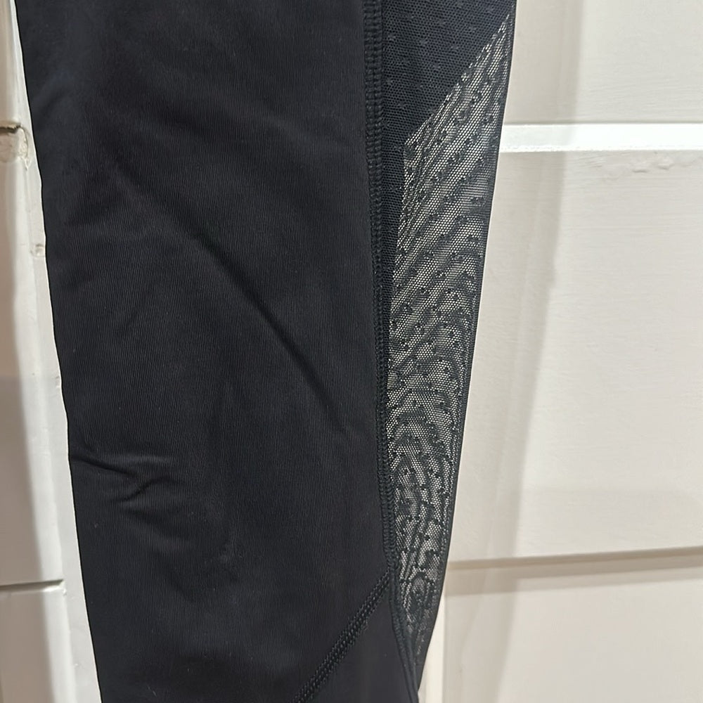 (6212) 🍋 LULULEMON Sole Training 7/8 Tight in Sz 4  **LOVED