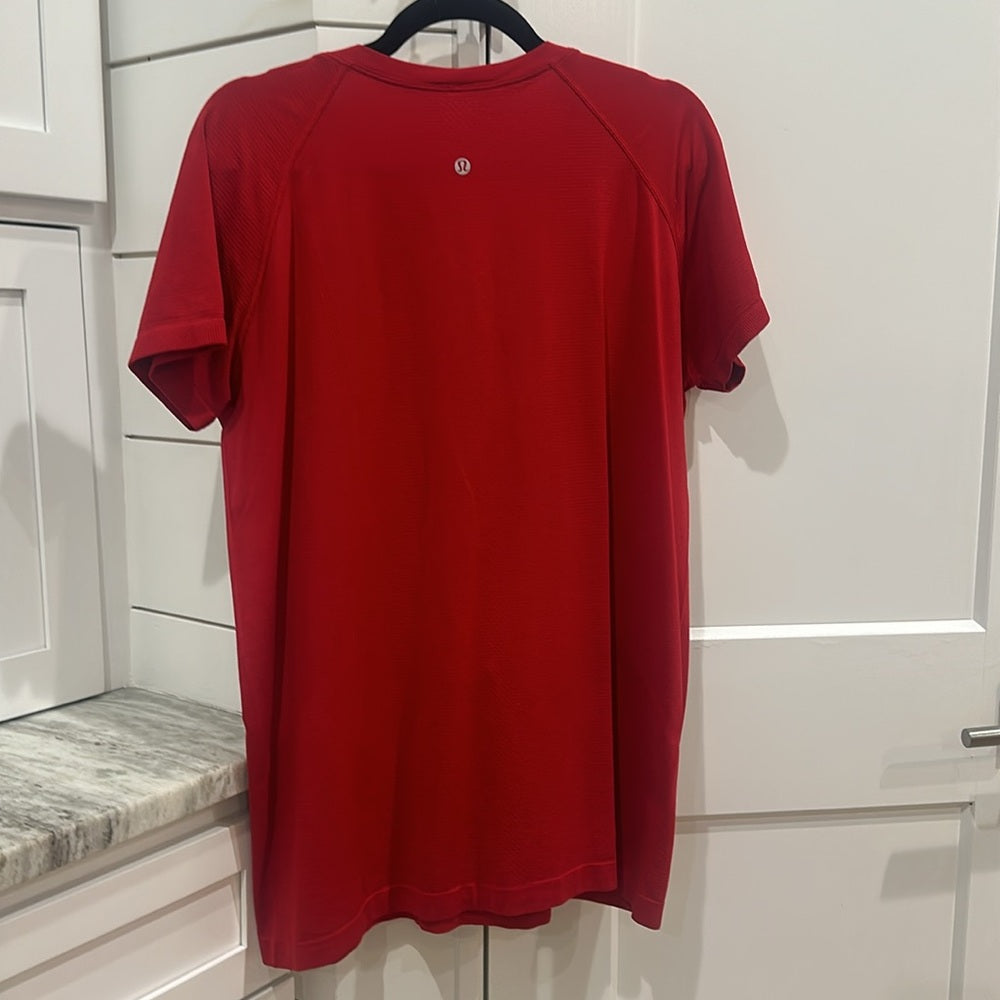 (6233)  🍋 LULULEMON RUN: Swiftly Tech Short Sleeve Crew Sz 18 **LOVED