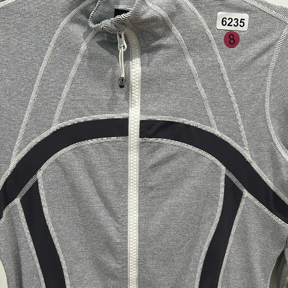 (6235) LULULEMON Define Jacket Sz 8 EUC