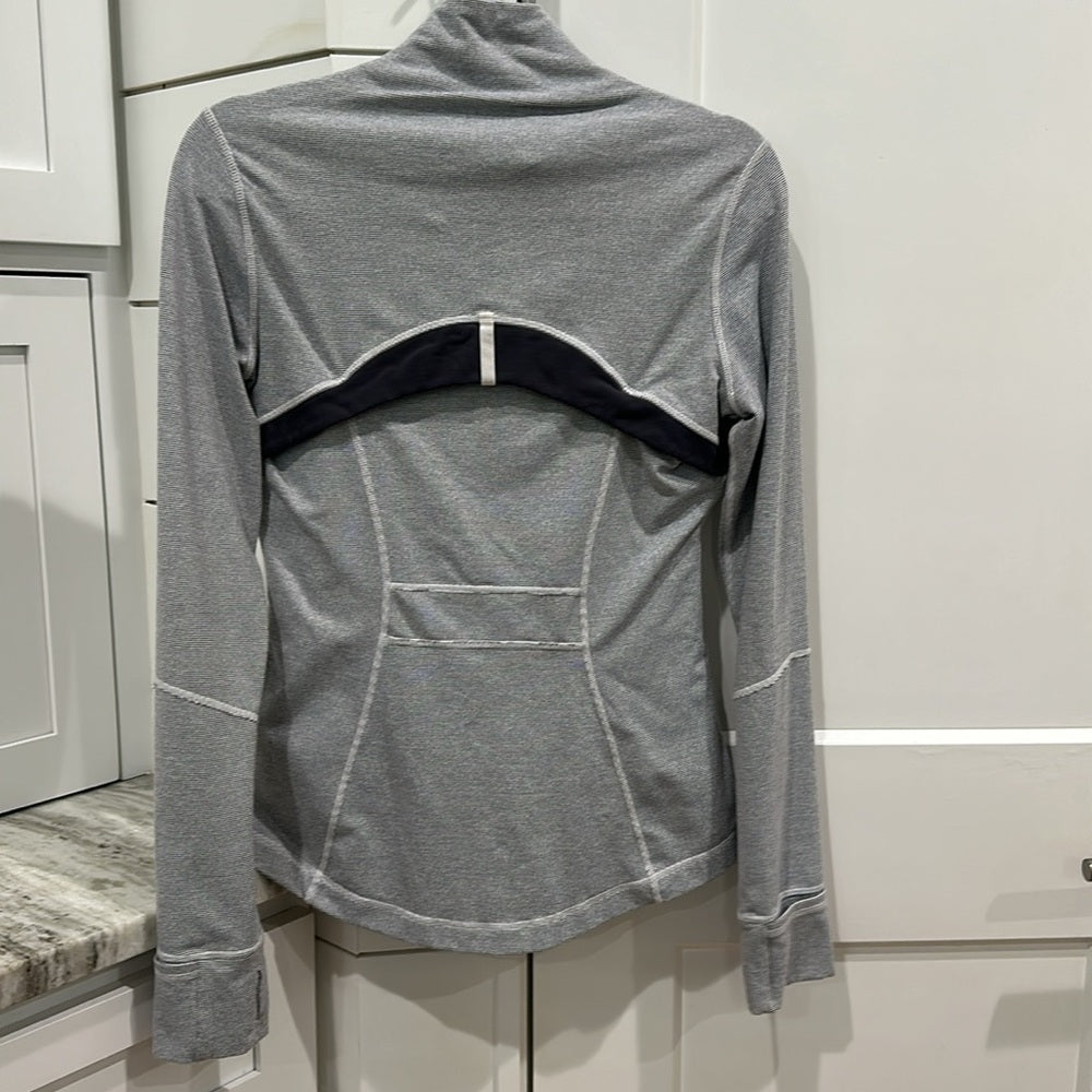 (6235) LULULEMON Define Jacket Sz 8 EUC