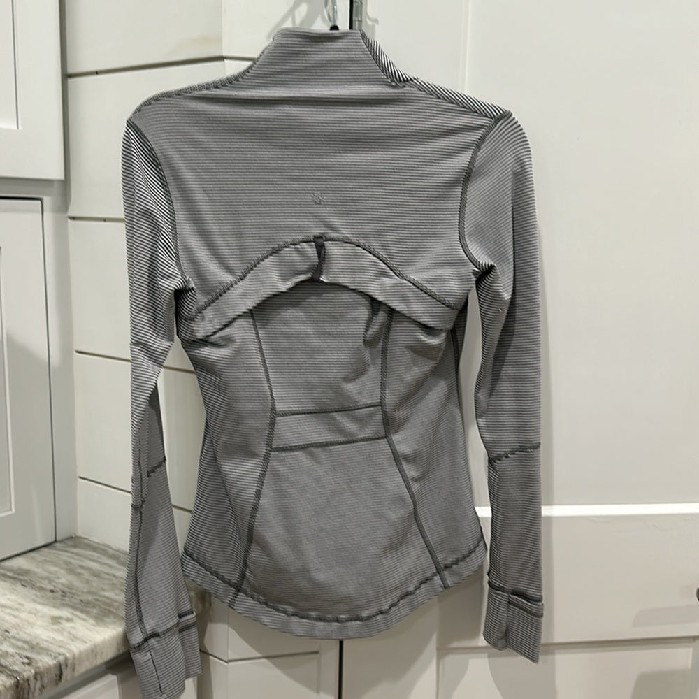 (6236) LULULEMON Define Jacket Sz 4 EUC