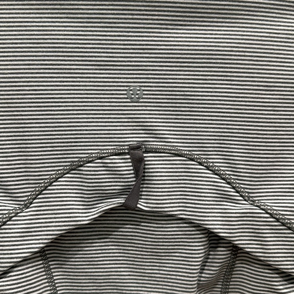 (6236) LULULEMON Define Jacket Sz 4 EUC