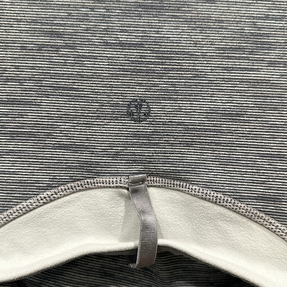 (6238) LULULEMON Define Jacket Sz 6 *FLAW missing zipper pull/Spots