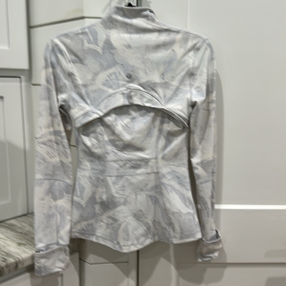 (6239) LULULEMON Define Jacket Sz 4 *EUC
