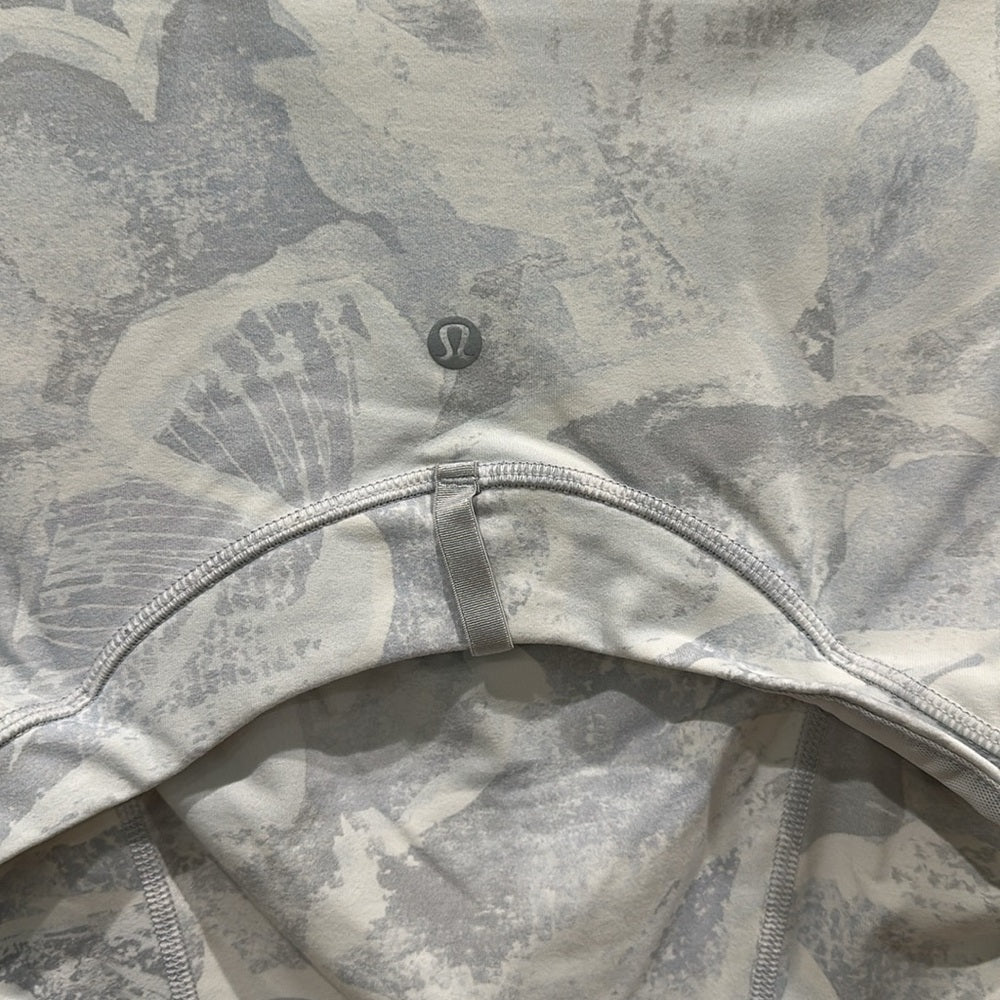 (6239) LULULEMON Define Jacket Sz 4 *EUC