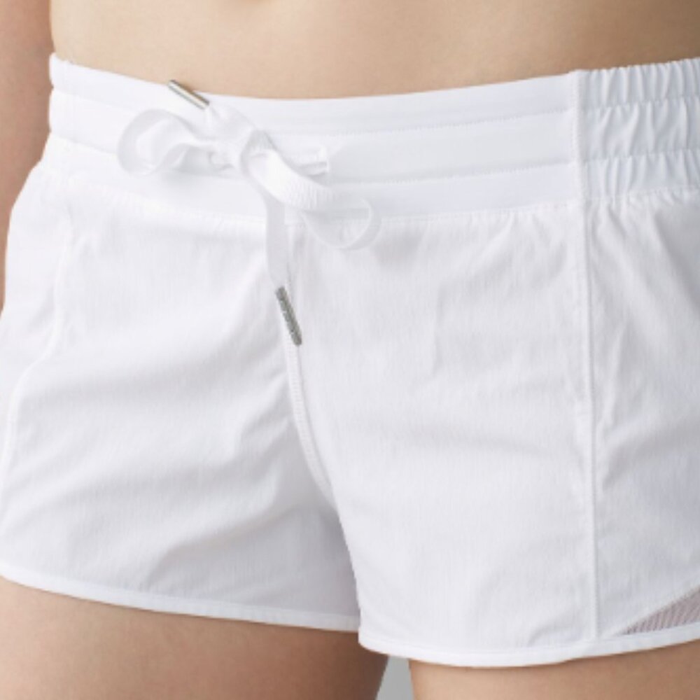 (6254) LULULEMON Hotty Hot Short (2 1/2" ) White in Sz 10 *Loved