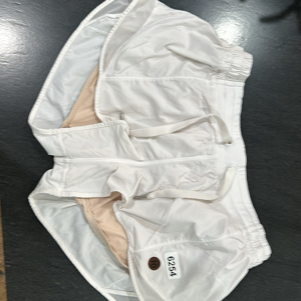 (6254) LULULEMON Hotty Hot Short (2 1/2" ) White in Sz 10 *Loved