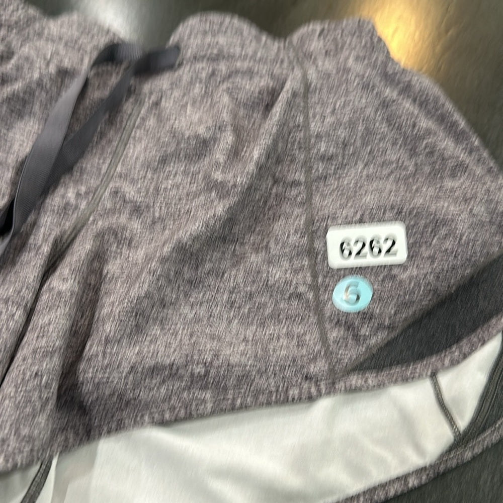 (6262) LULULEMON Hotty Hot Short (4" ) Heathered Black in Sz 6 *Loved