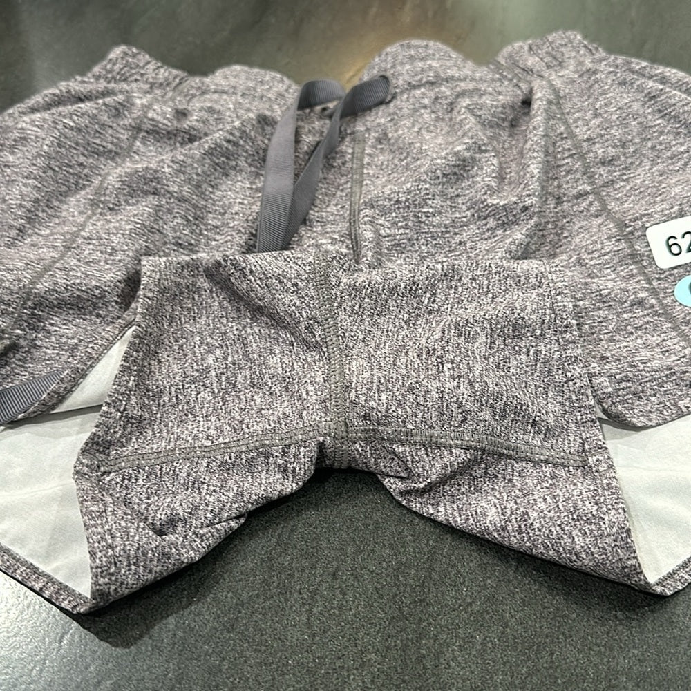 (6262) LULULEMON Hotty Hot Short (4" ) Heathered Black in Sz 6 *Loved