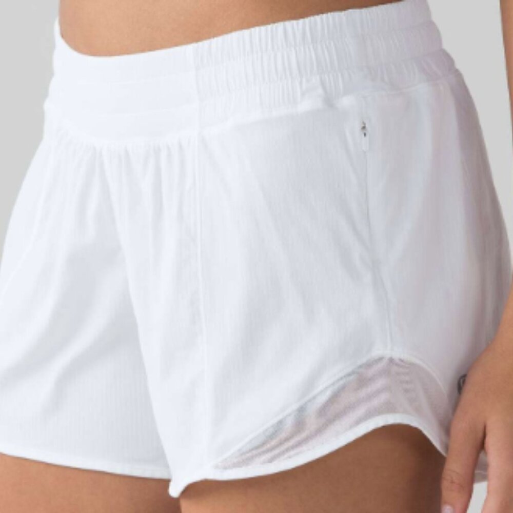 (6252) LULULEMON Hotty Hot Short II (Long 4") White/Barely Beige in Sz 6 *Loved
