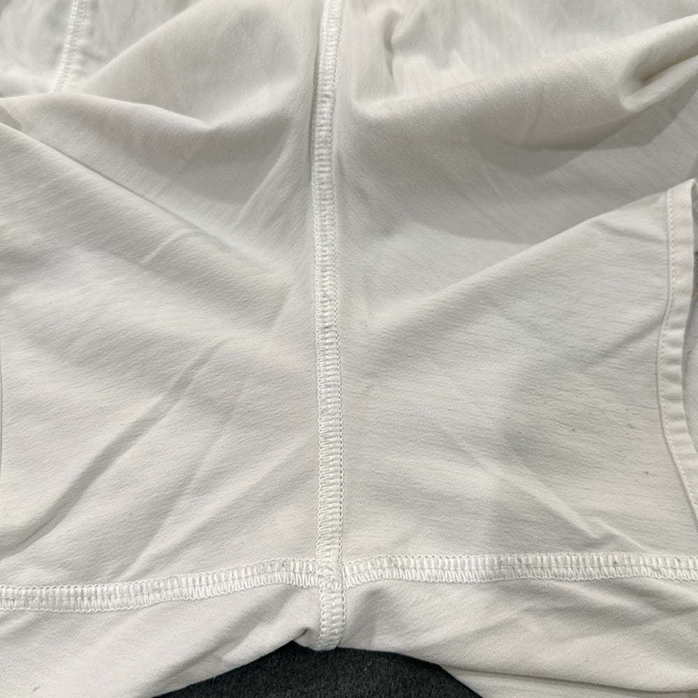 (6252) LULULEMON Hotty Hot Short II (Long 4") White/Barely Beige in Sz 6 *Loved