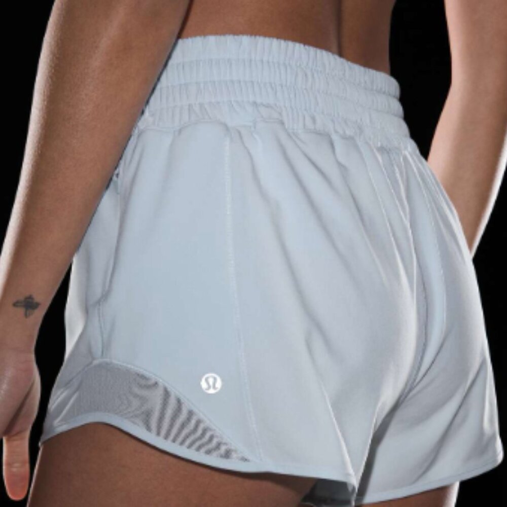 (6257) LULULEMON Hotty Hot High-Rise Lined Short 2.5" in Sz 6 *Loved *Powder Blu