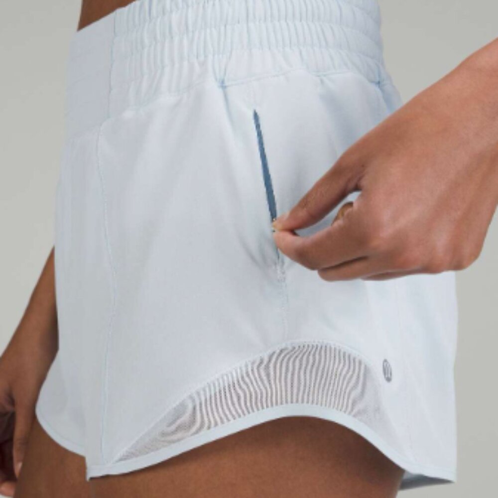 (6257) LULULEMON Hotty Hot High-Rise Lined Short 2.5" in Sz 6 *Loved *Powder Blu