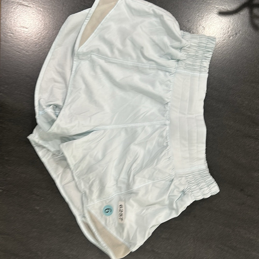 (6257) LULULEMON Hotty Hot High-Rise Lined Short 2.5" in Sz 6 *Loved *Powder Blu