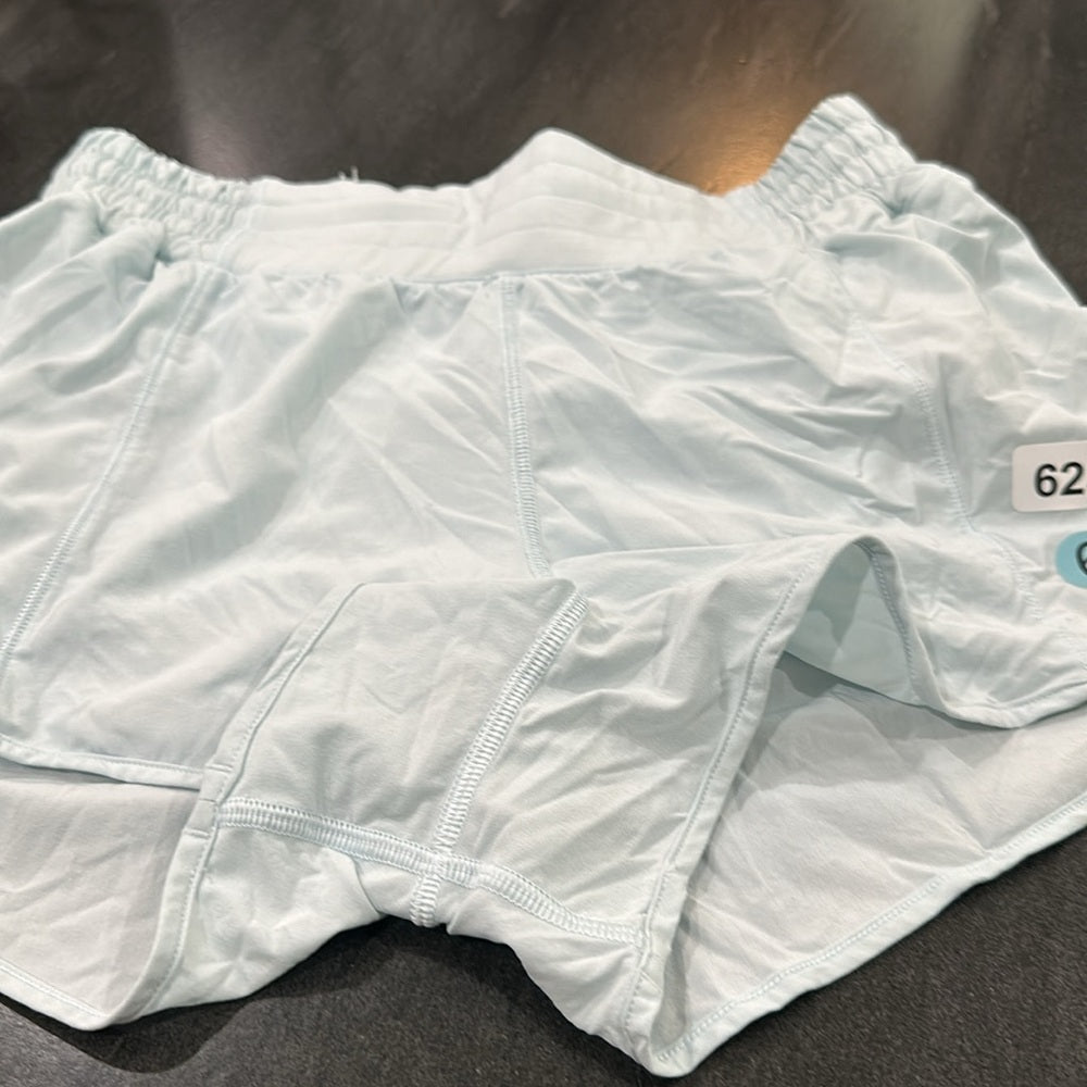 (6257) LULULEMON Hotty Hot High-Rise Lined Short 2.5" in Sz 6 *Loved *Powder Blu