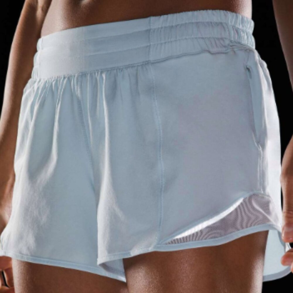 (6259) LULULEMON Hotty Hot Short (4" ) White in Sz 8 *Loved *Powder Blue