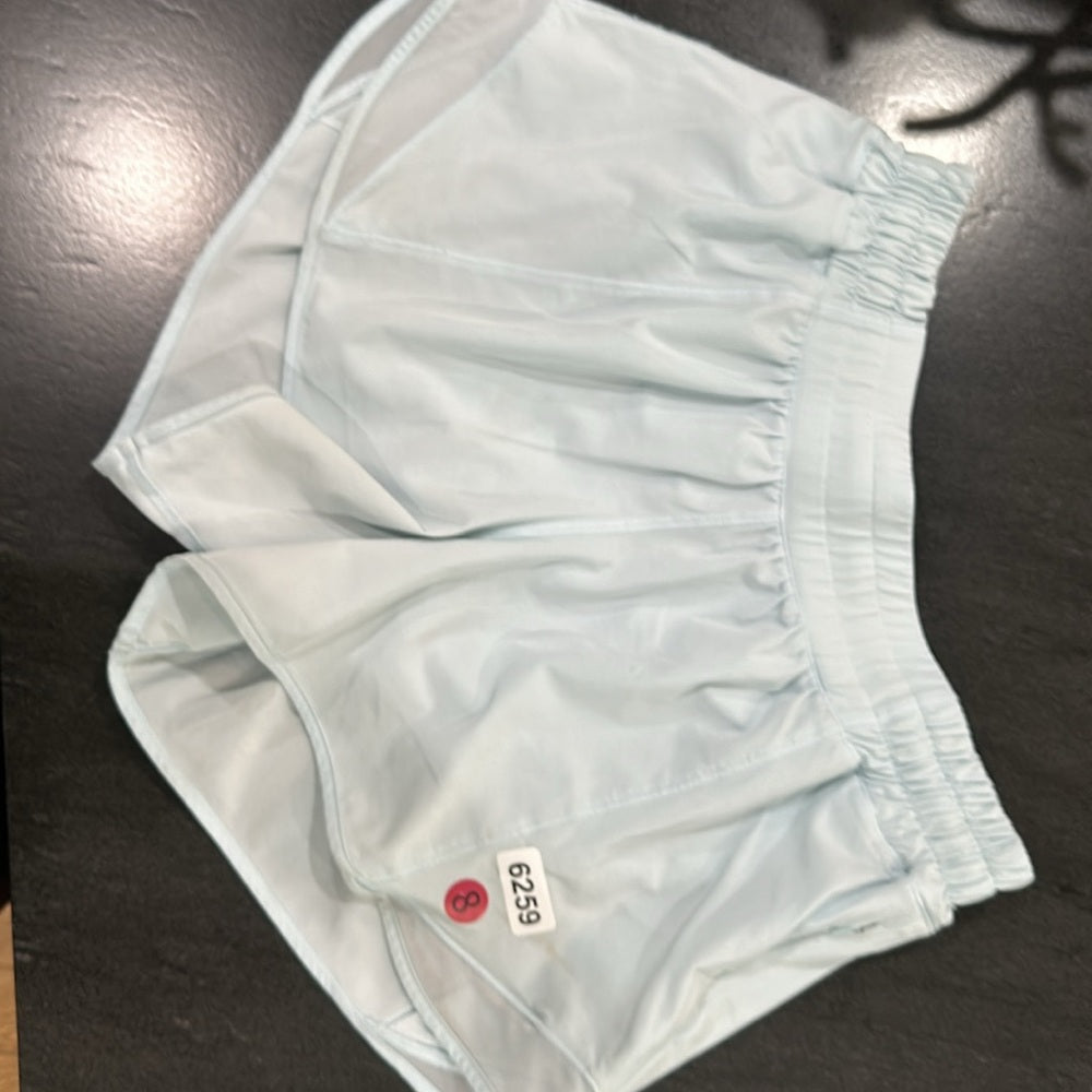 (6259) LULULEMON Hotty Hot Short (4" ) White in Sz 8 *Loved *Powder Blue