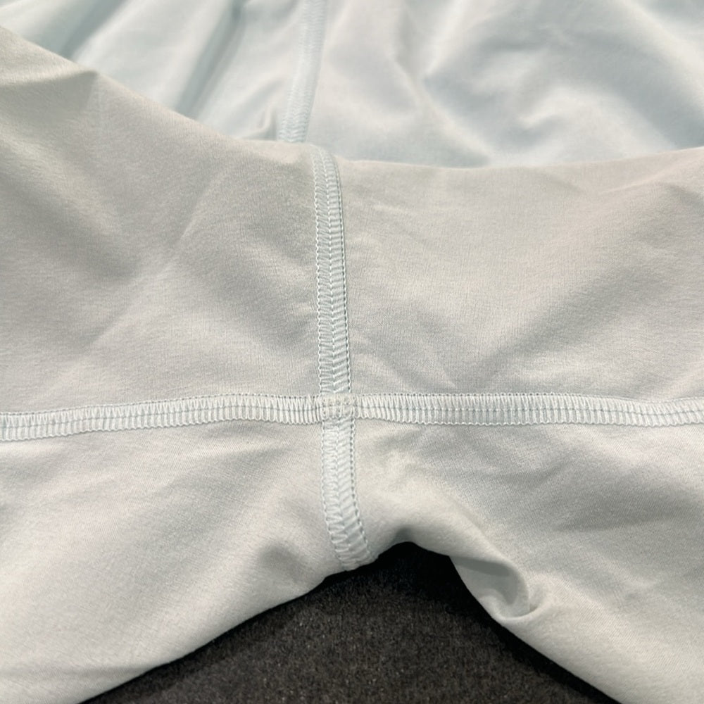 (6259) LULULEMON Hotty Hot Short (4" ) White in Sz 8 *Loved *Powder Blue