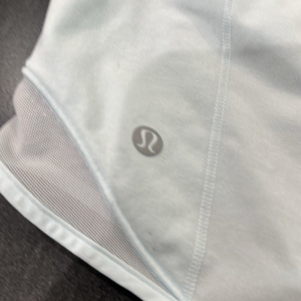 (6259) LULULEMON Hotty Hot Short (4" ) White in Sz 8 *Loved *Powder Blue