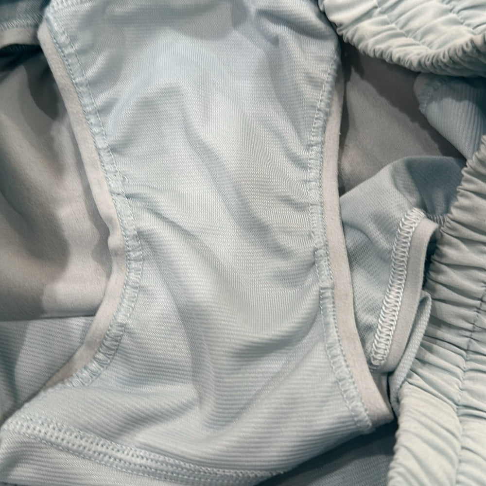 (6259) LULULEMON Hotty Hot Short (4" ) White in Sz 8 *Loved *Powder Blue