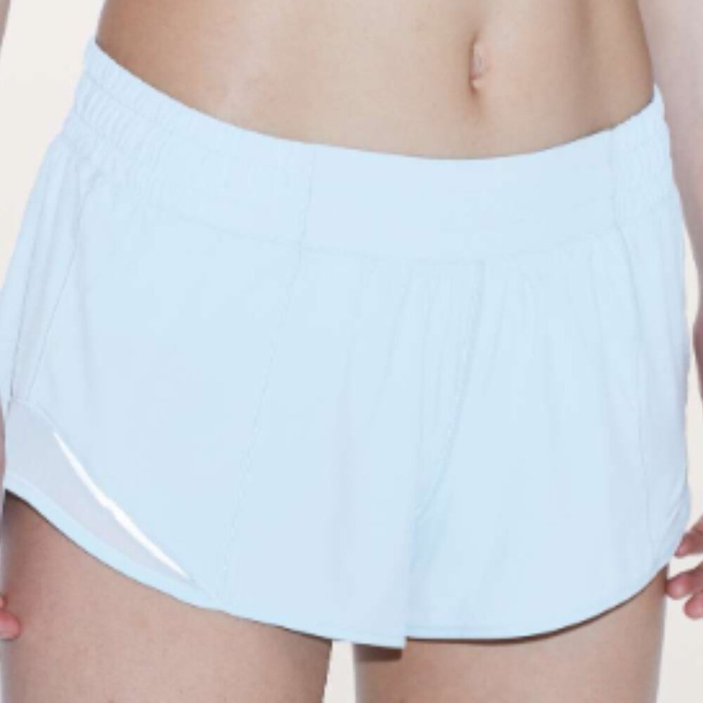 (6258)  LULULEMON HOTTY HOT 2.5" in Sz 8 **LOVED** in WINDMILL