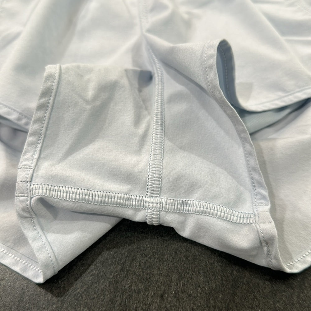 (6258)  LULULEMON HOTTY HOT 2.5" in Sz 8 **LOVED** in WINDMILL