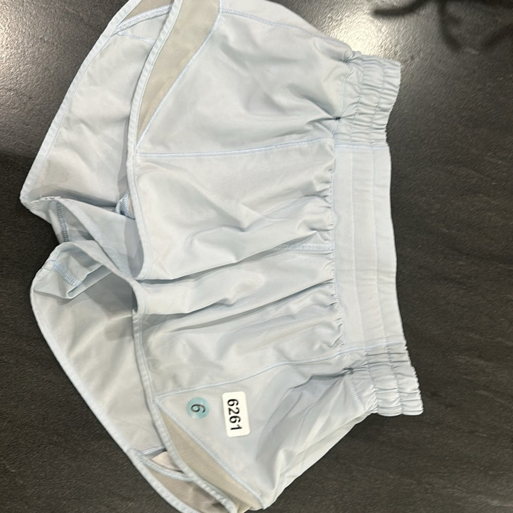 (6261) LULULEMON Hotty Hot High-Rise Lined Short 2.5" in Sz 6 *Loved *Blue linen