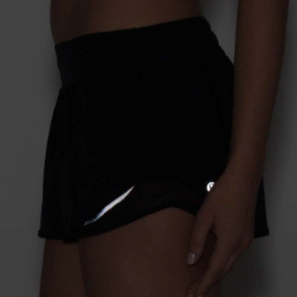 (6271) LULULEMON Hotty Hot Short 4" Sz 10 **LOVED *logo faded