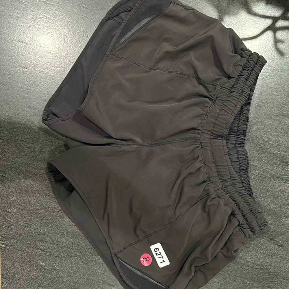 (6271) LULULEMON Hotty Hot Short 4" Sz 10 **LOVED *logo faded