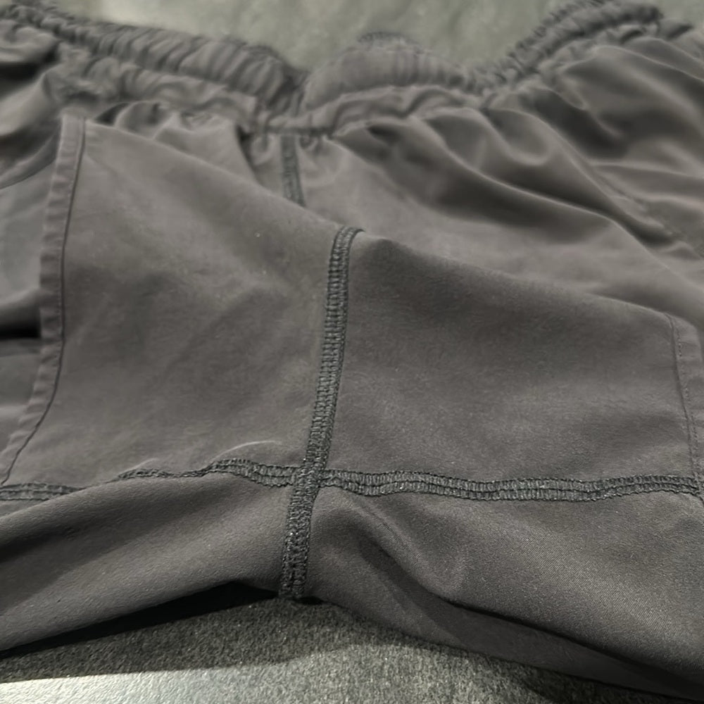 (6271) LULULEMON Hotty Hot Short 4" Sz 10 **LOVED *logo faded