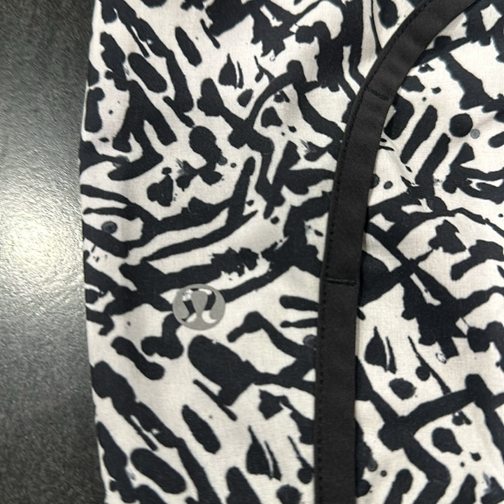 (6274) LULULEMON Run Times Short *4-way Stretch 4" in Brushed Animal in Sz 8