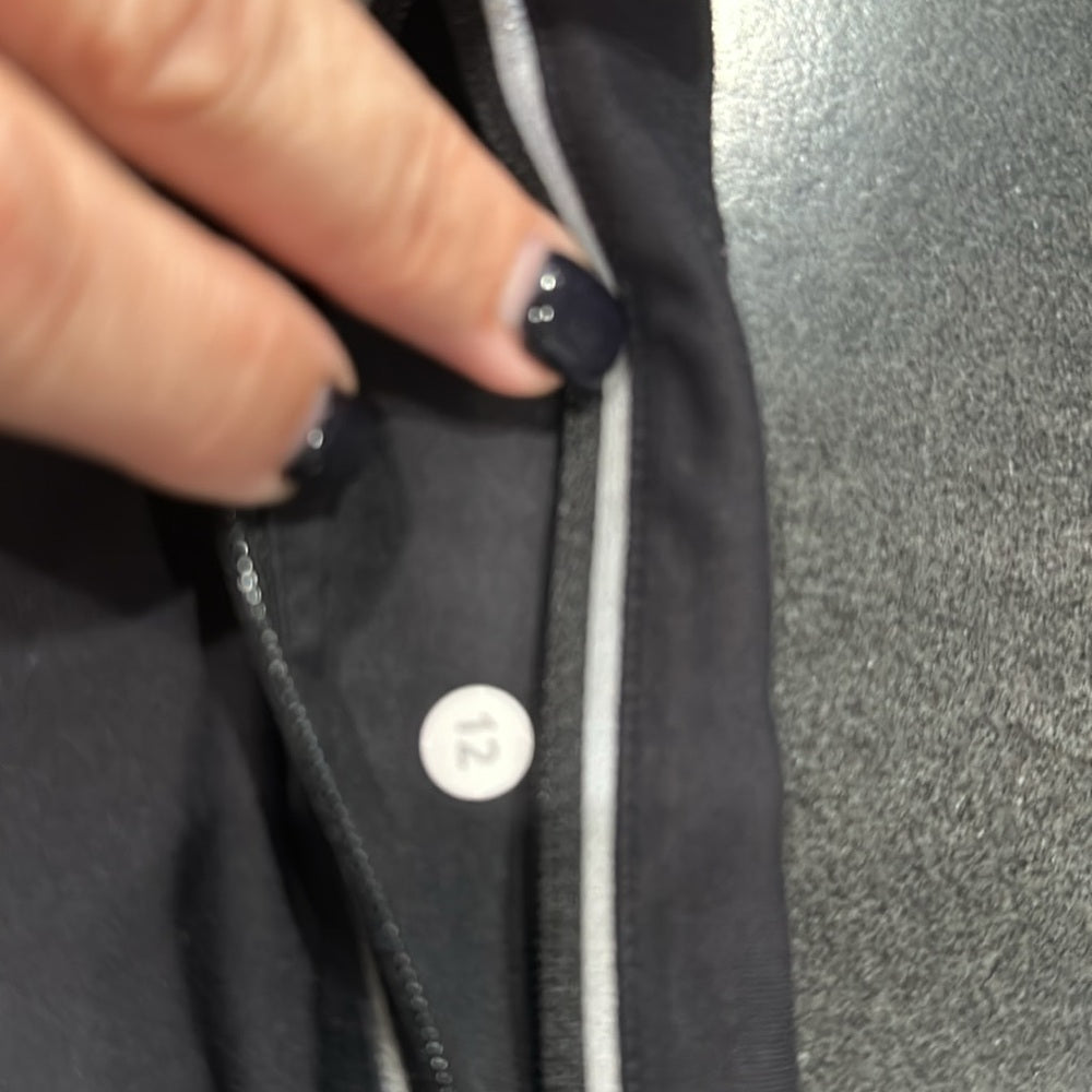 (6275) LULULEMON Run: Speed Short *Block-It Pocket in Sz 12 *BLACK