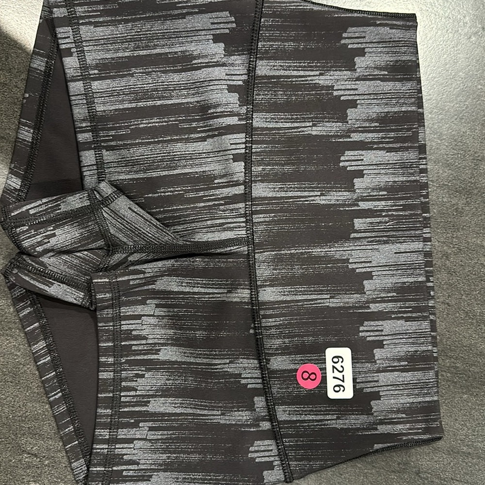 (6276) LULULEMON Boogie Short *Luxtreme (Roll Down) in Sz 8 *PRETTY *RARE