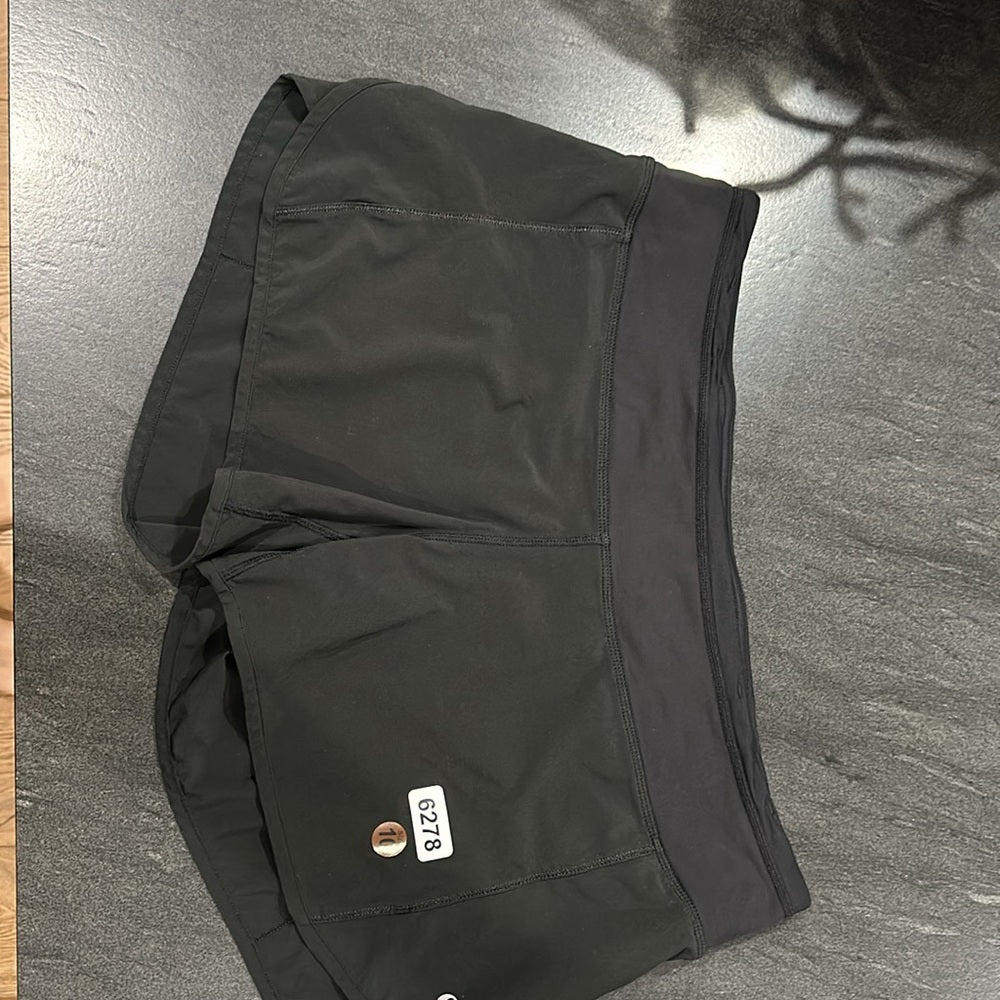 (6278) LULULEMON Run: Speed Short (4") in Sz 10 *BLACK