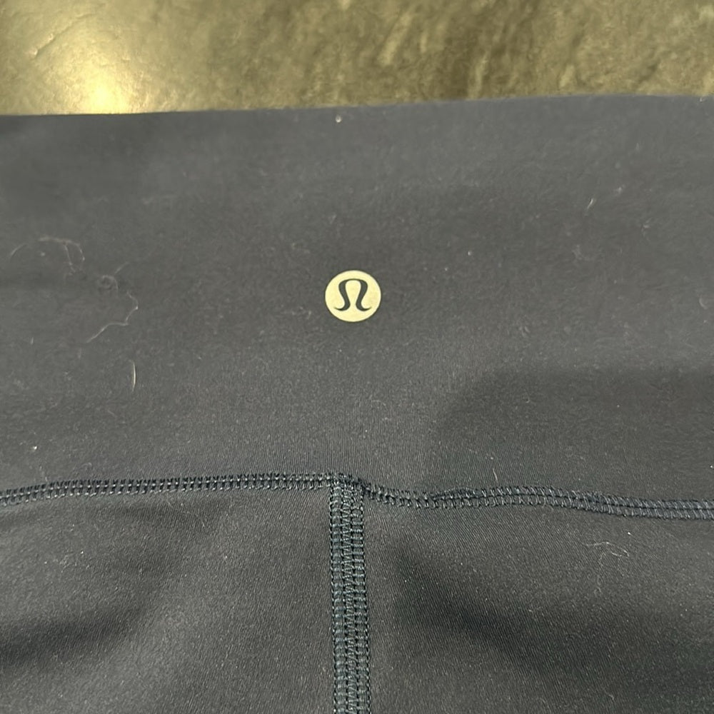 (6279) LULULEMON  Wunder Train High Rise Short 8" in Sz 14 *TRUE NAVY