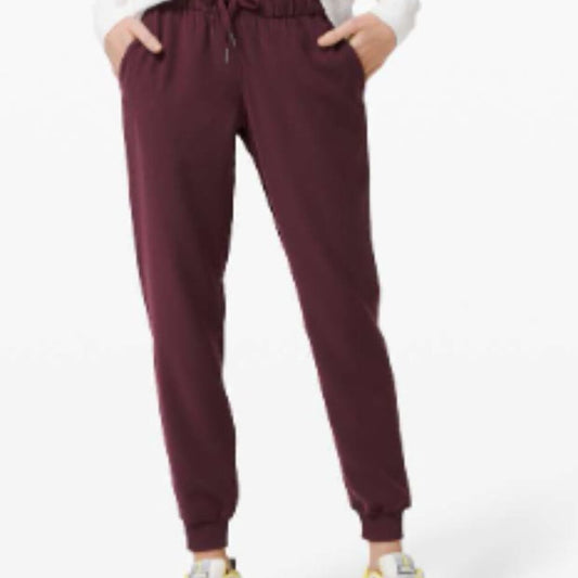 (6282) 🍋 LULULEMON On the Fly Jogger *Woven in Sz 8 in Cassis
