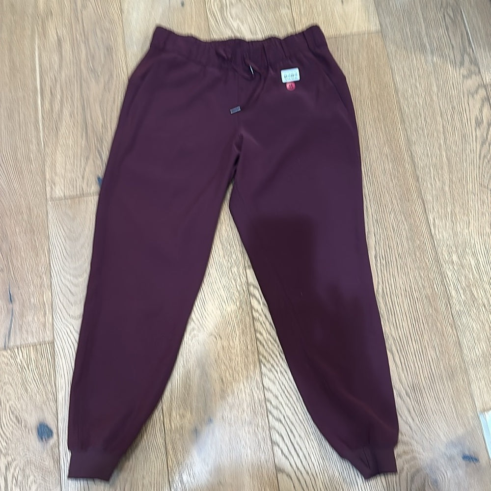 (6282) 🍋 LULULEMON On the Fly Jogger *Woven in Sz 8 in Cassis